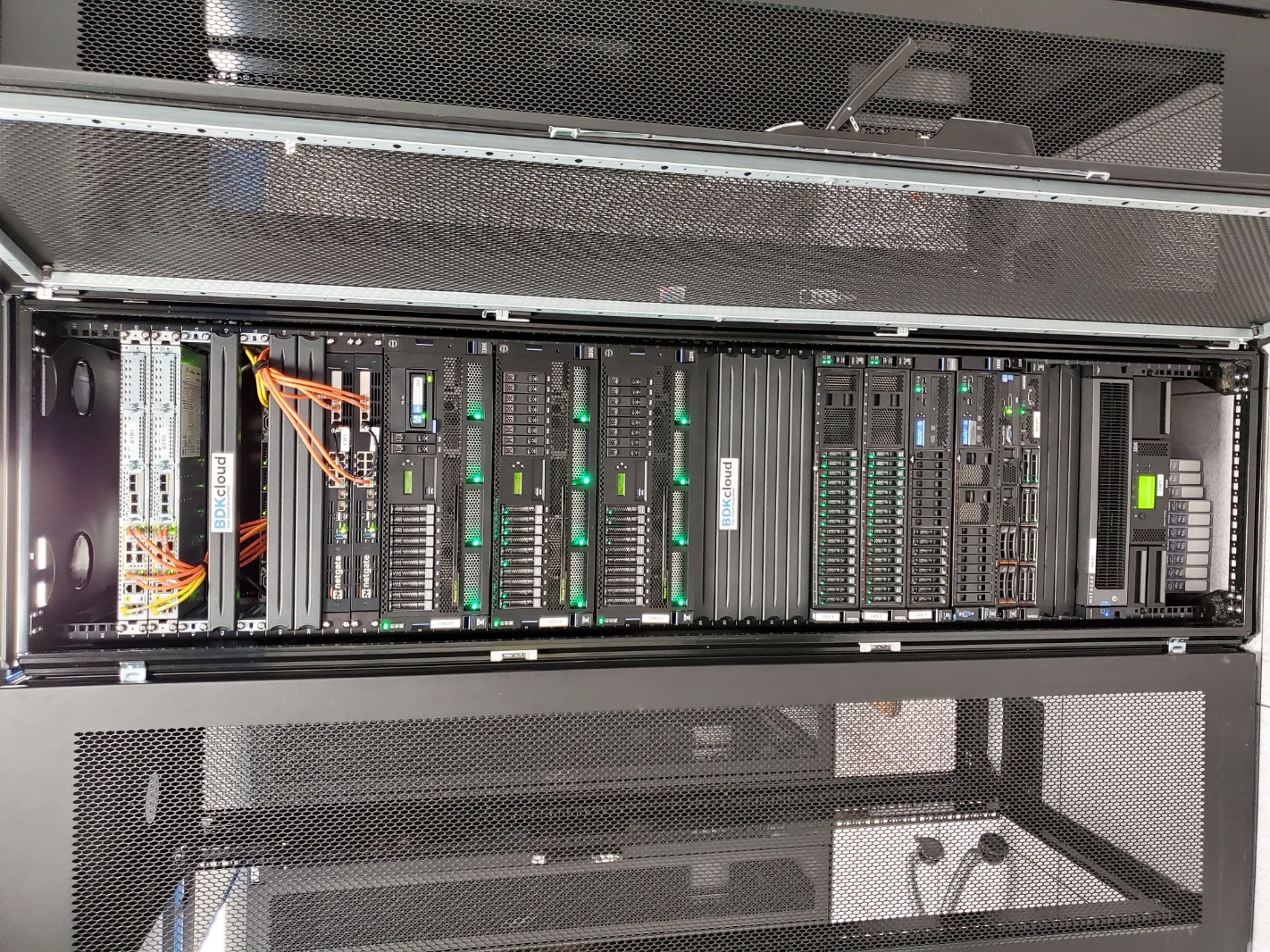 Datacenter Installations hero image